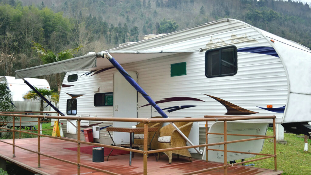 A laminated composite RV wall