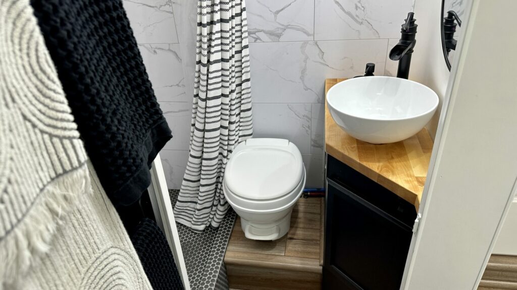 The bathroom of a mobile home after renovation.